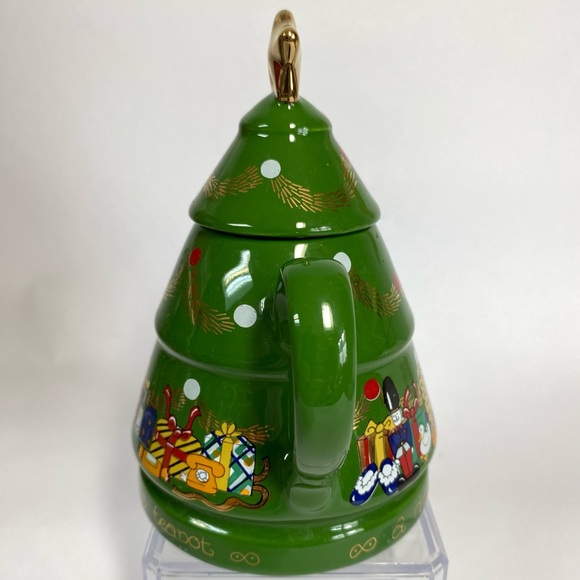 Wade English Life Christmas Tree Shape Tea for One. Green & Gold Toys Teddy Bear - Picture 2 of 10